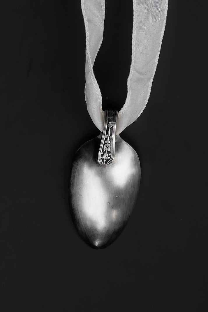 silver ribbon necklace
