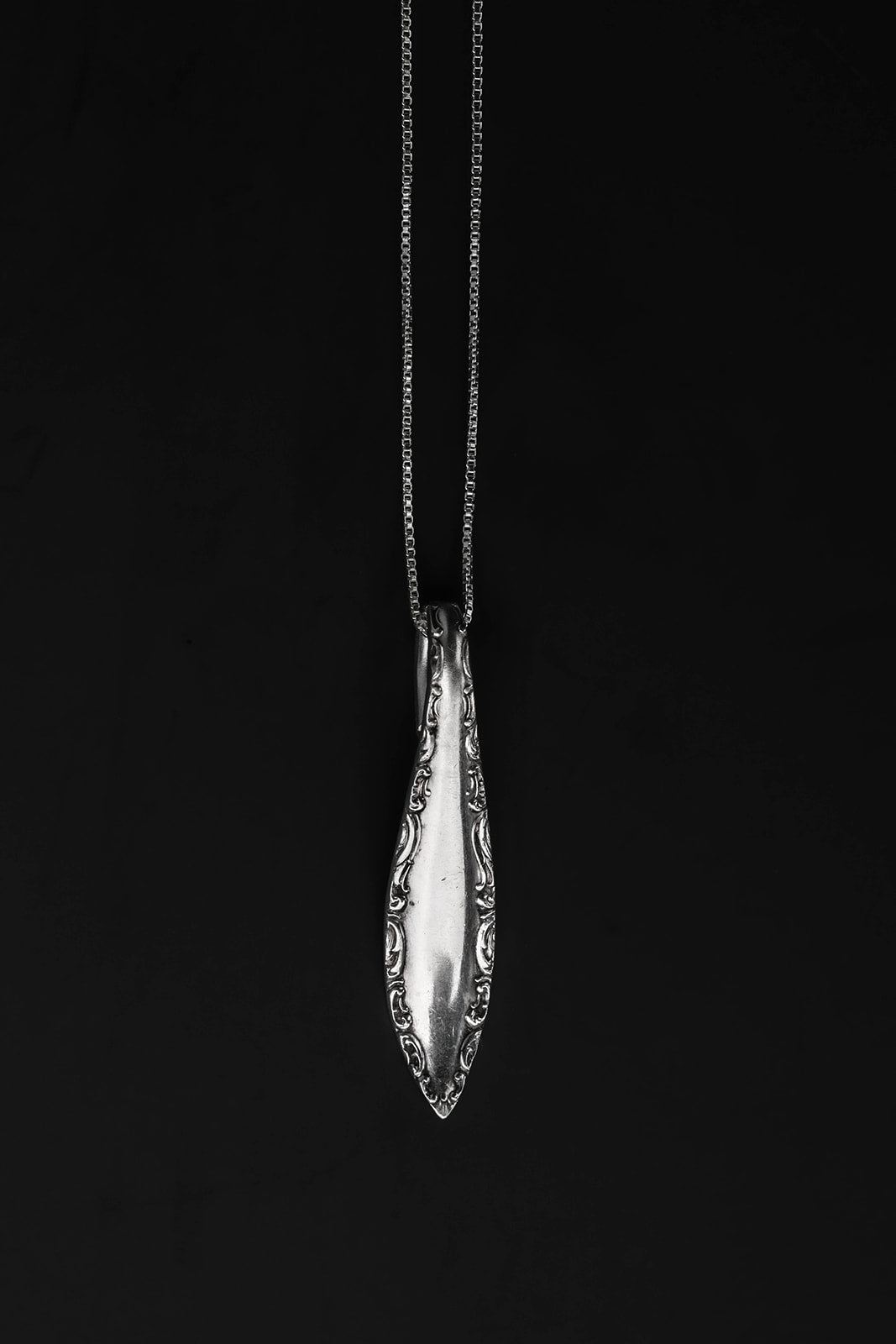 crest pendant necklace