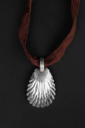 seashell ribbon necklace