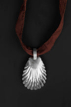 seashell ribbon necklace