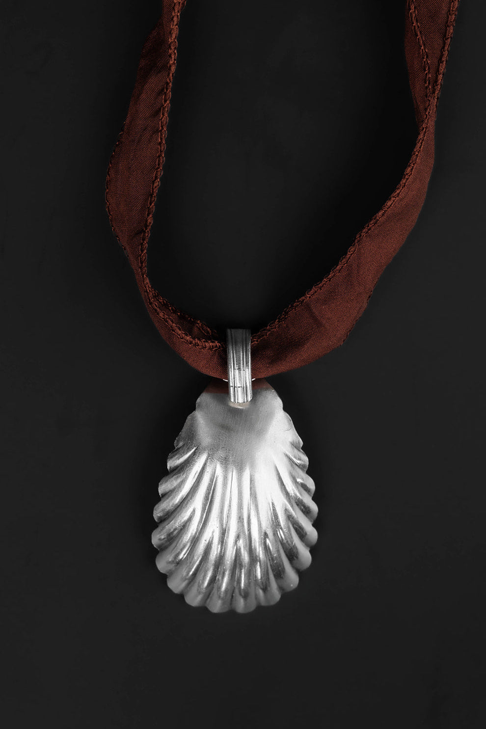 seashell ribbon necklace